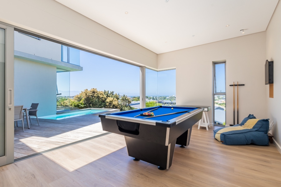 4 Bedroom Property for Sale in Whale Rock Western Cape